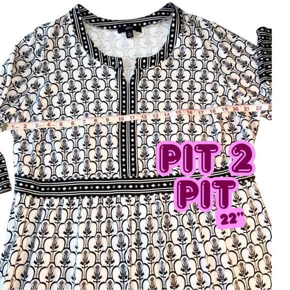 **Unique Patterned Dress - Stand Out in Style!** - Picture 2 of 5